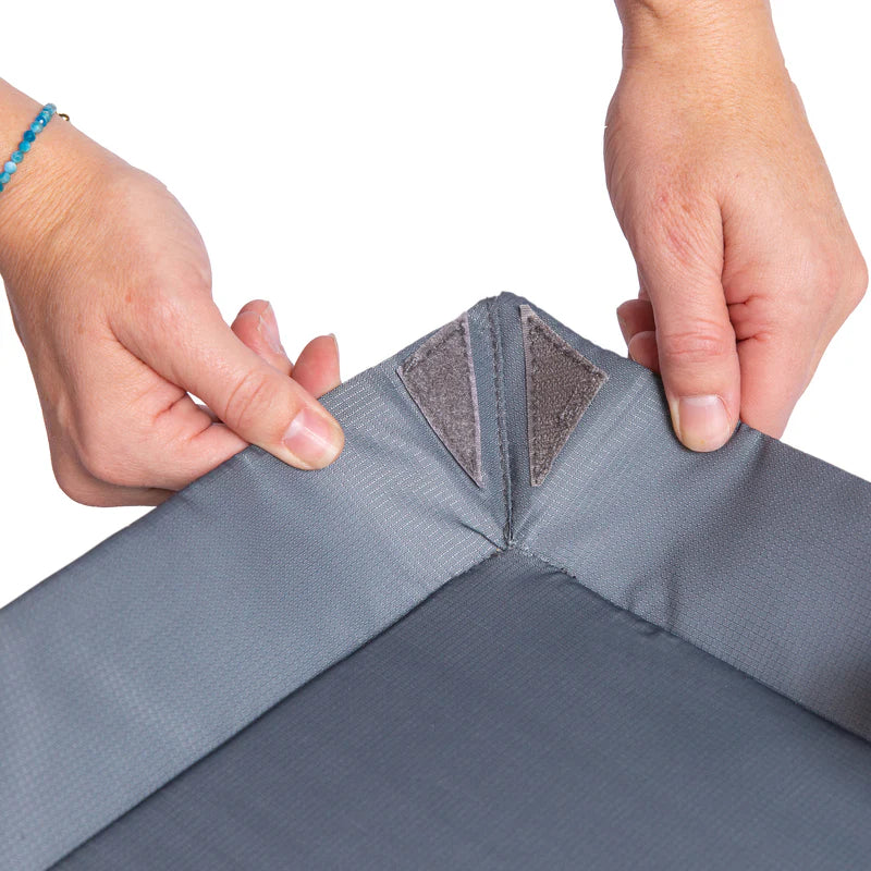 J.L CHILDRESS - 3-IN-1 TRAVEL ACTIVITY TRAY